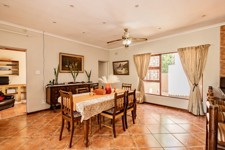 6 Bedroom Property for Sale in Schoongezicht Western Cape